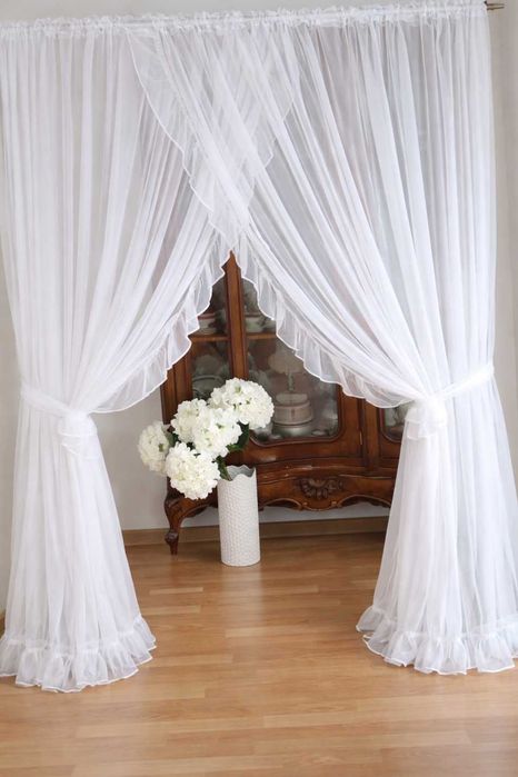 Romantyczna firanka z falbankami 400 x 250