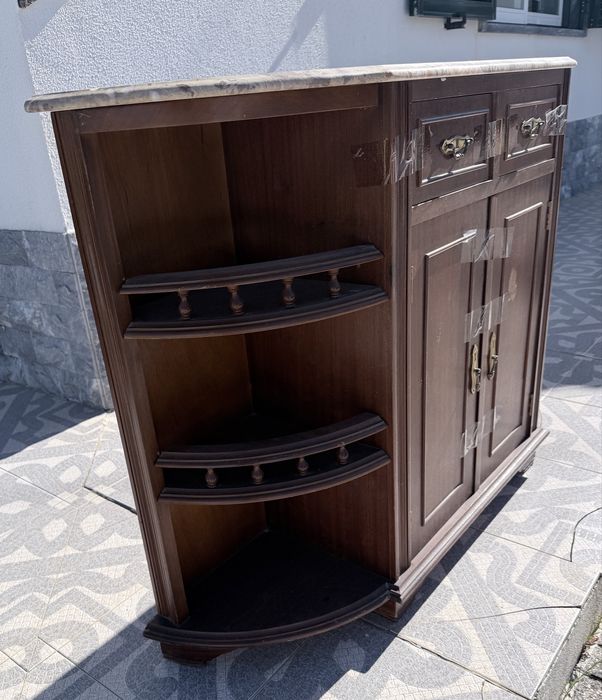 Móvel sapateira com pedra mármore.