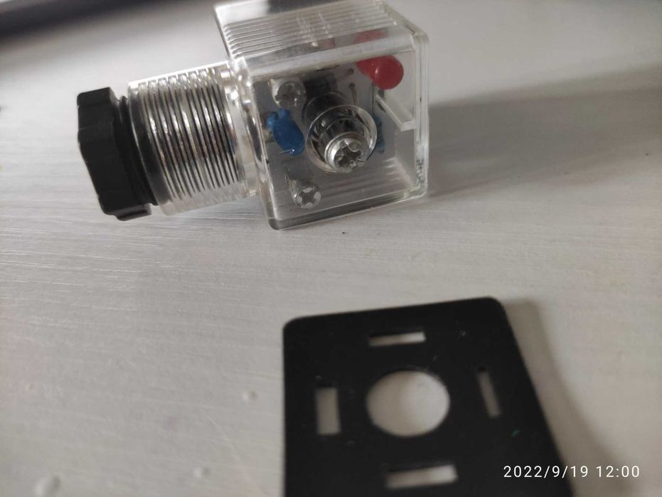 З'єднувач електричний СЭ11-19 для соленоїдів гідророзподільника з світ