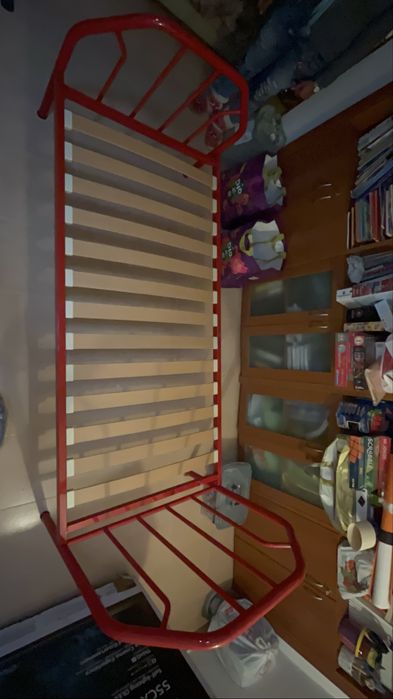 Cama de solteiro e colchão