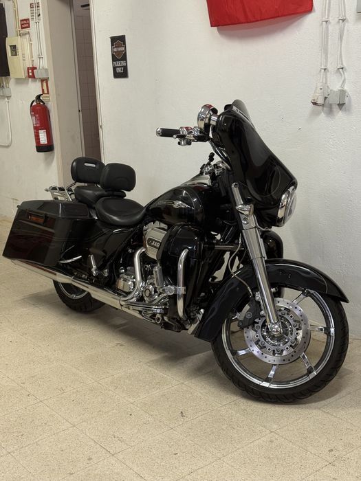 Harley Street glide CVO 1800cc