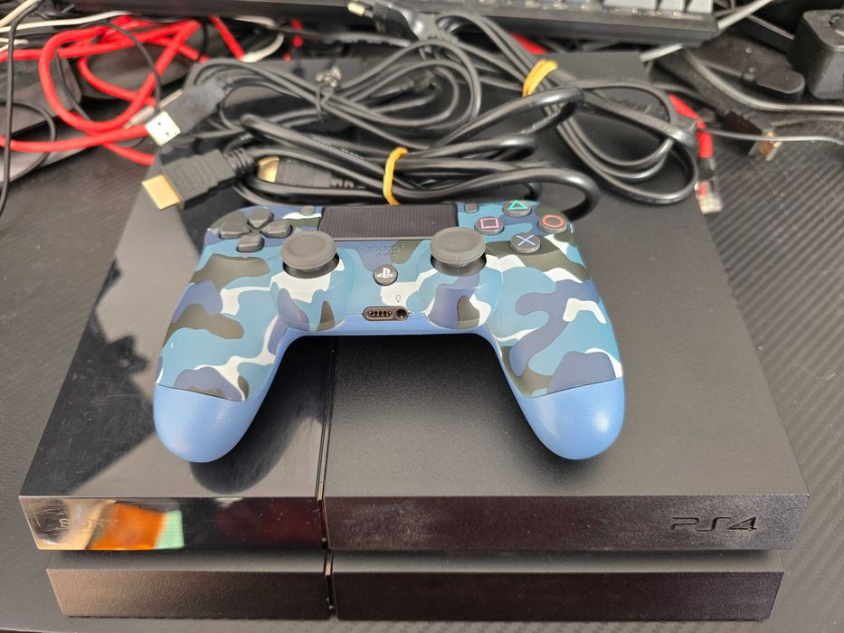 PS4 1TB Completa + Comando + 20 jogos instalados
