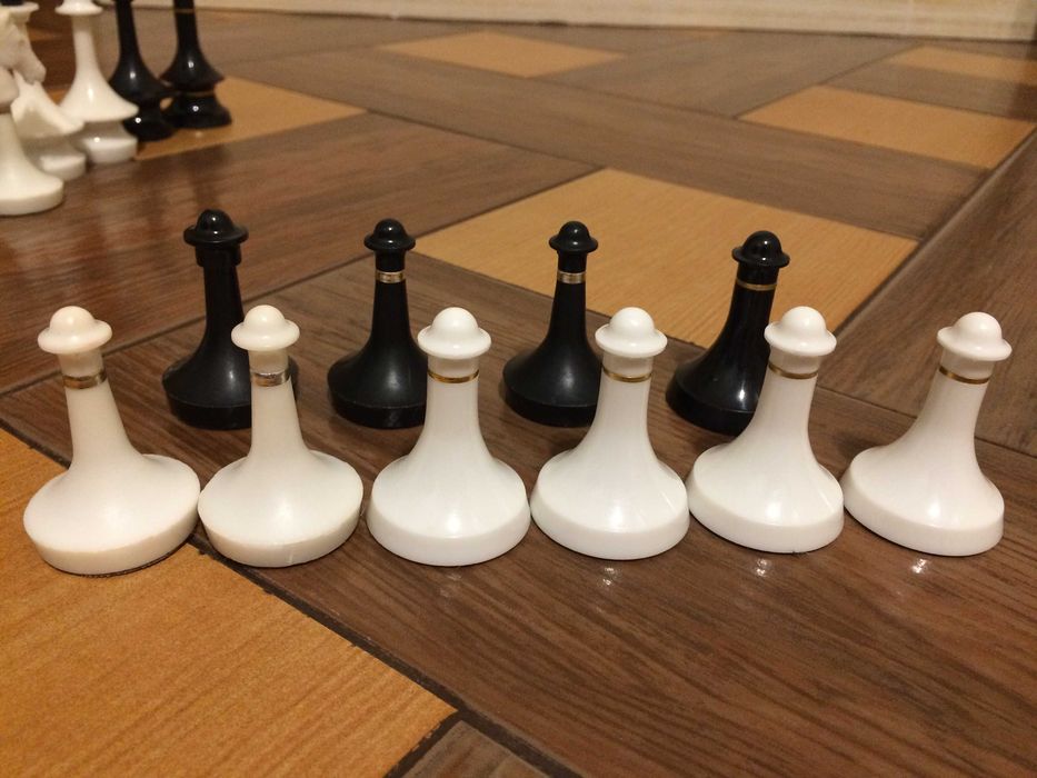 Шахові фігури (карболит) поштучно, олімпійські шахи 1980 р. Б/У.