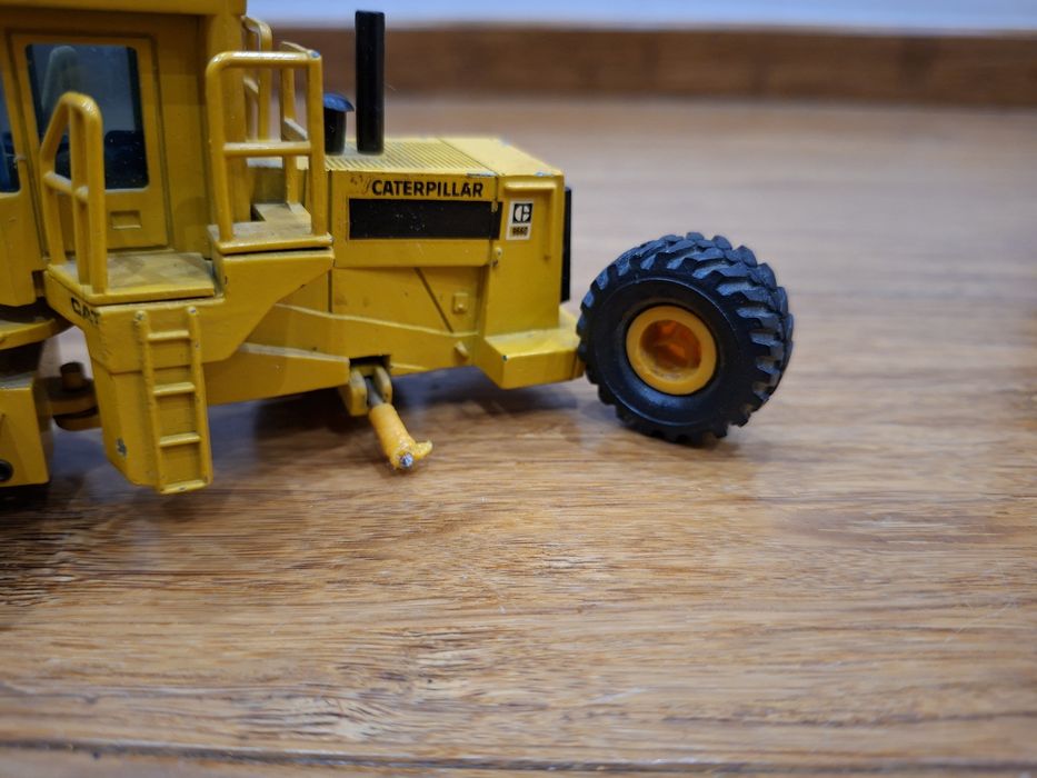 Model NZG 237 Caterpillar 966D 1:50