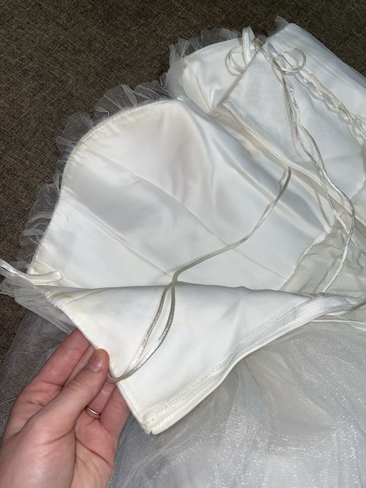 Продам весільну сукню