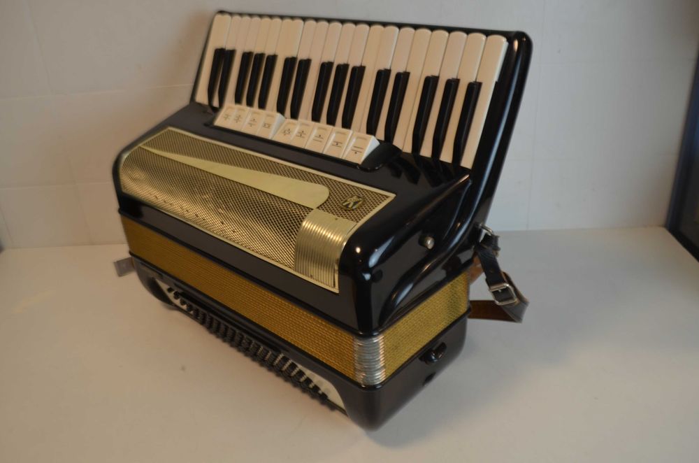 Acordeao Hohner Lucia III 3 Voz 96 Baixos, N. 85