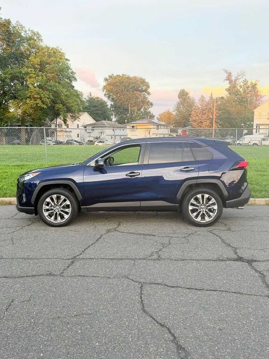 Toyota RAV4 Limited      2019
