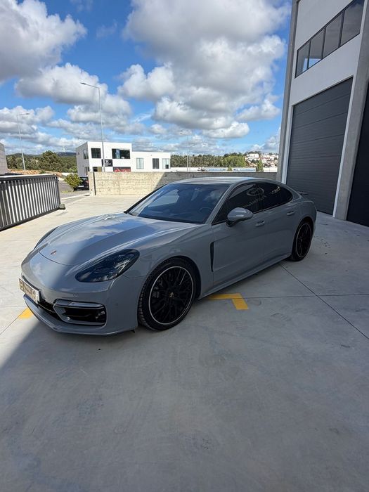 Porsche Panamera 4 E-Hybrid Platinum Edition com PDLS
