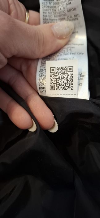 Sprzedam piękna zimowa Nowa kurtke Calvin Klein z mini wada