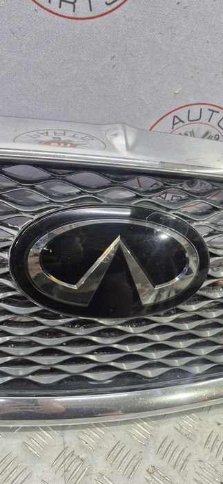 Решітка радіатора з емблемою на Infiniti Q60 2017-2022