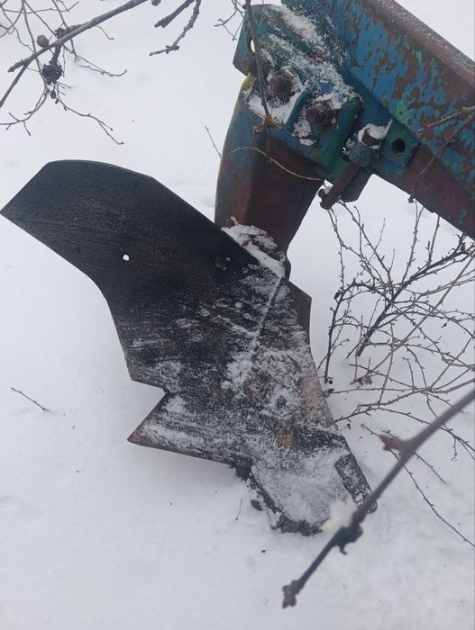 Продам плуг 3х35