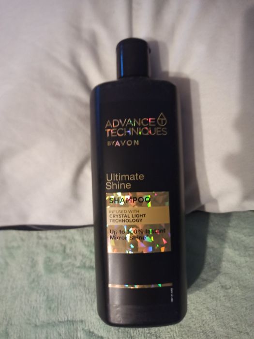 AVON - Szampon do włosów Połysk Advance Techniques – 700 ml