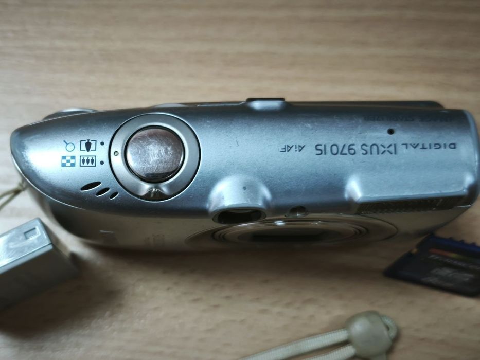 Вінтажний цифровий фотоапарат Canon IXUS 970 IS