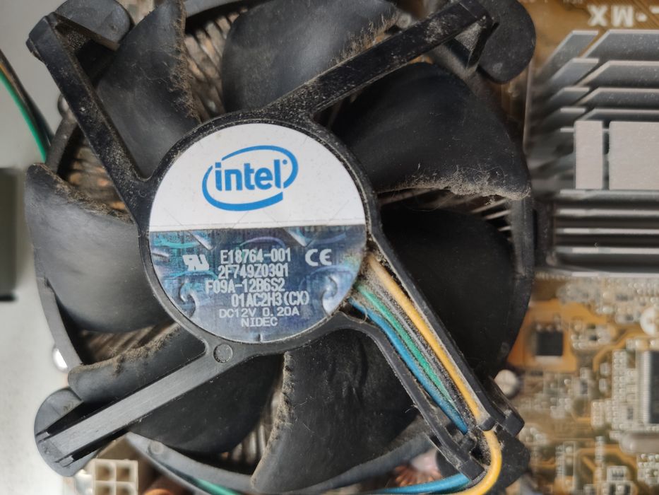 Материнська плата.