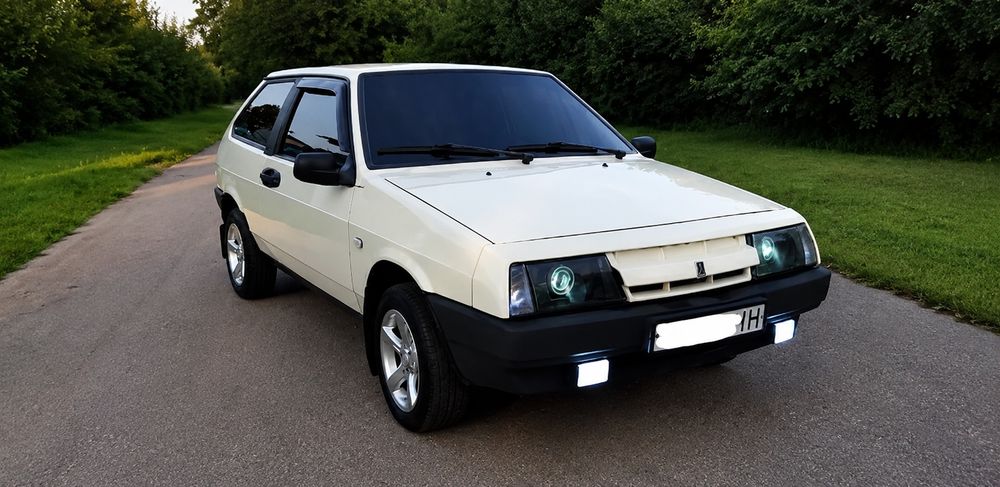 Автомобиль ВАЗ 2108