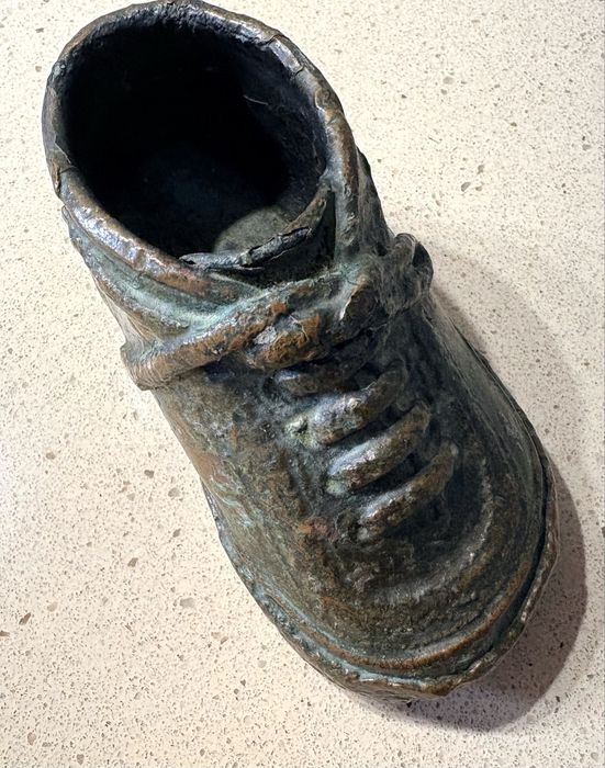 Antigo sapatinho de Criança / bebé com cobertura em metal