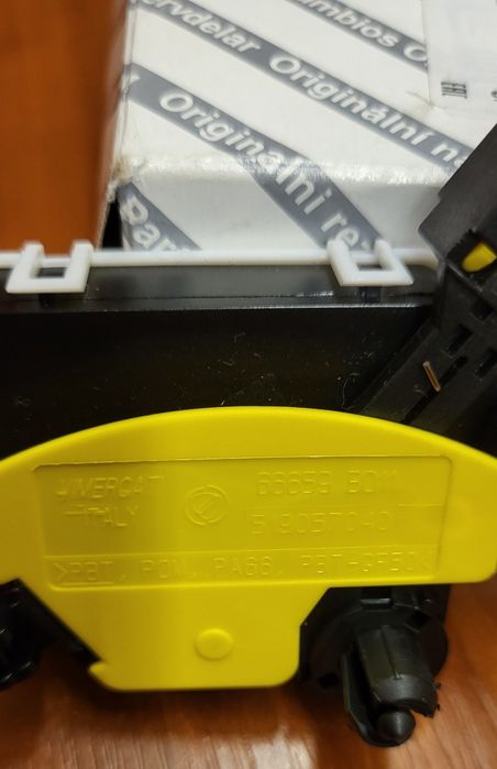 Датчик положення педалі зчеплення Citroen/Peugeot 16 115 200 80