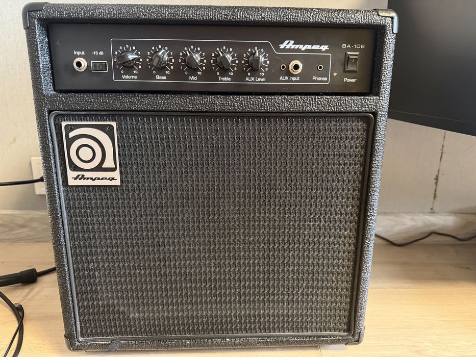 Бас гітара Harley Benton JB-75 з комбопідсилювачем Ampeg BA-108 20w