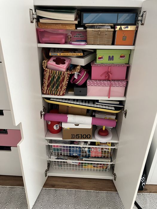 Conjunto de moveis de  criança em bom estado + bau