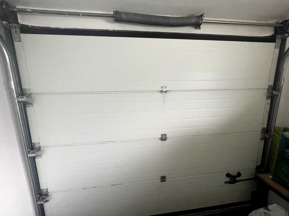 Portão de garagem praticamente novo (não é elétrico)