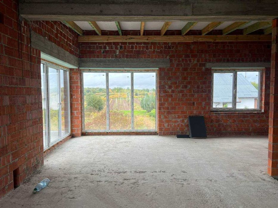 Продаж котеджу в топовій локації у м. Пустомити