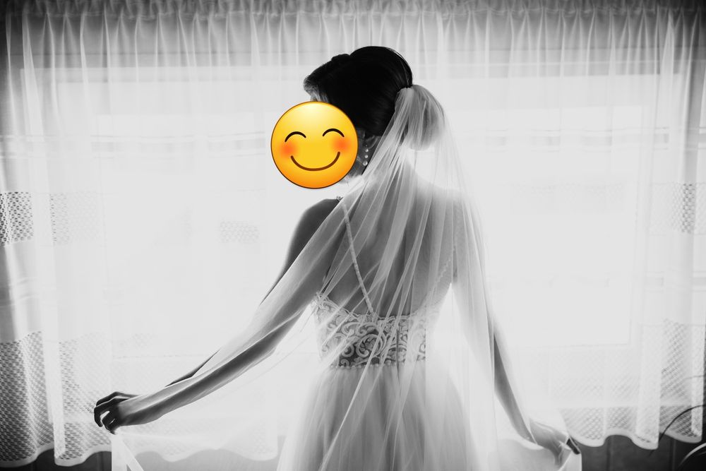 Suknia ślubna w literę A ze złotymi elementami