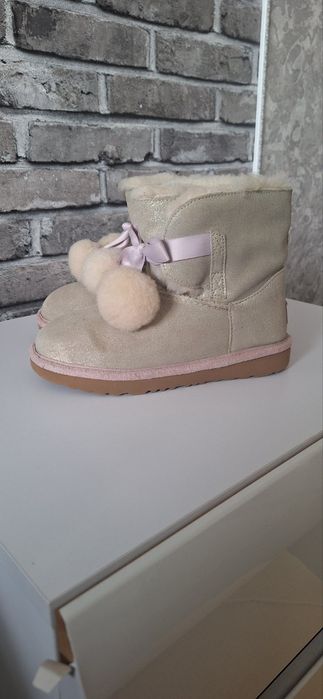 Продам фірмові бомбезні уггі ugg