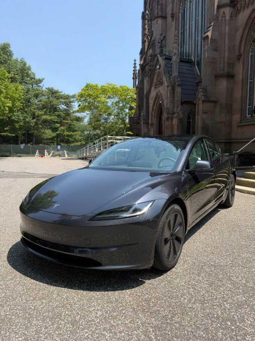 Tesla Model 3      2025