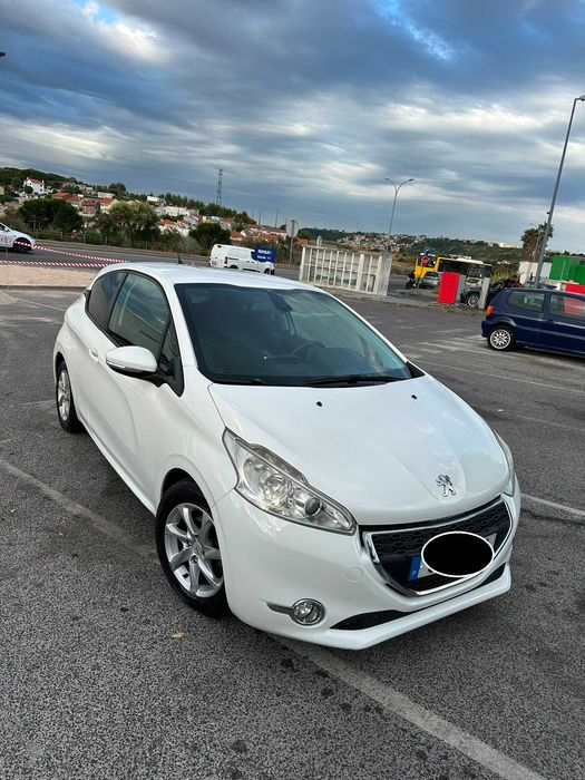 Peugeot 208 1.4 VTi Active – 2012 | 3 Portas | Pronto a Circular