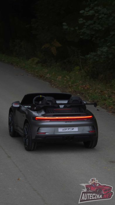 Mocne i szybkie autko PORSCHE 911 STRONG na akumulator 2x280W srebrny