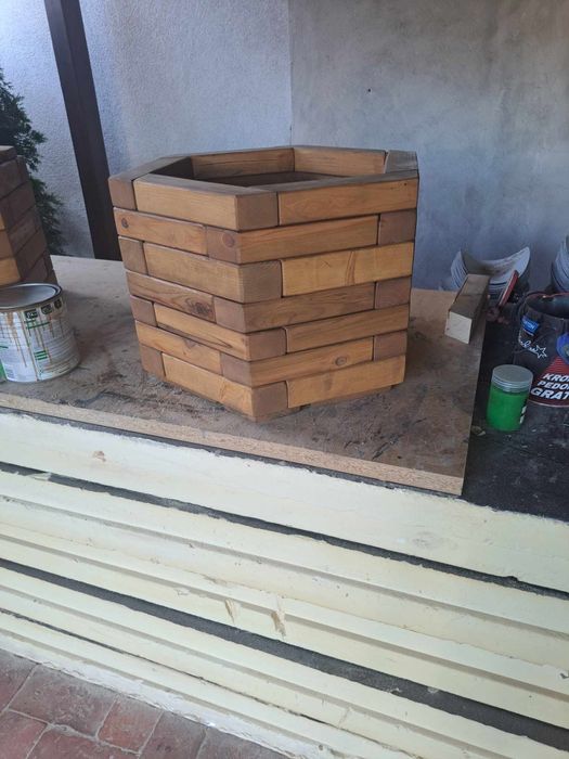 Doniczki drewniane duże