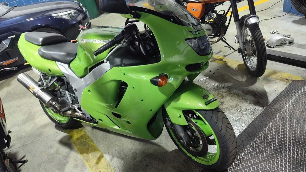 Moto Kawasaki Ninja 900
