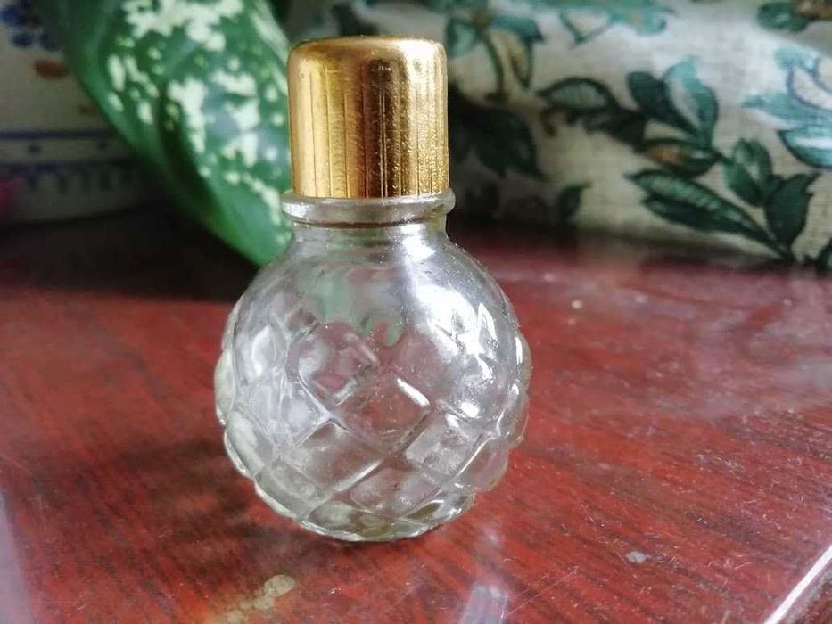Духи вінтажні, Духі "Аметист" , Флакон від духів "Сігнатюр"