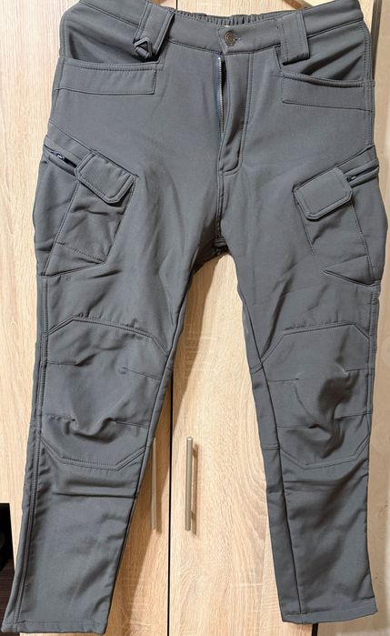 Чоловічий демісезонний костюм