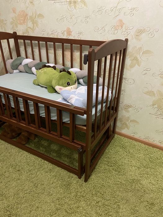 Дитяча краватка з маятником з матрасом