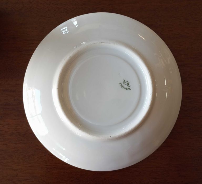 Antiga chávena de chá com pires em porcelana Vista Alegre 1924 a 1947