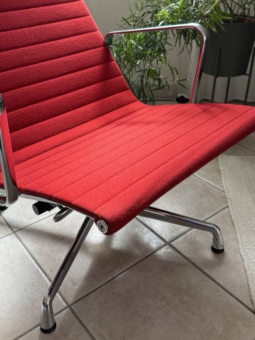 Fotel Vitra ea 124 + ottoman ea 125