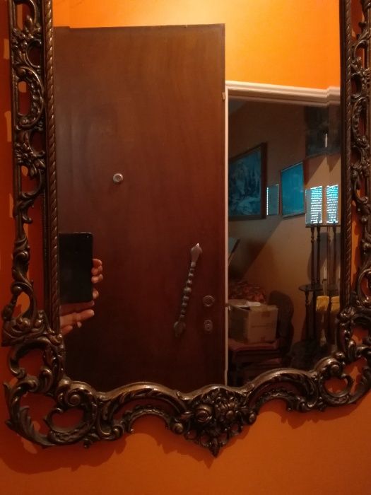 Credencia em ferro + Espelho. Bom Estado.