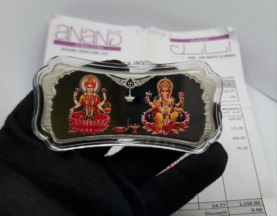 Красивое серебренное изделие.