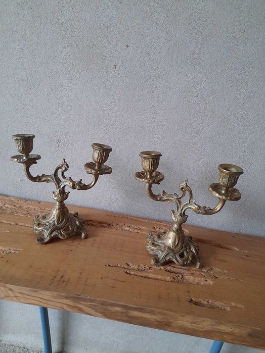 Castiçais antigos em metal