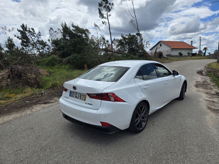 Vendo Lexus is300h — photo 2