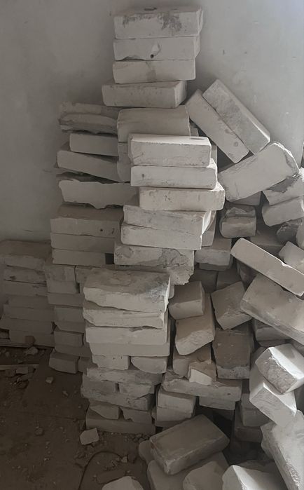 Celgla rozbiorkowa/ biala cegla 0,70 zl za szt.