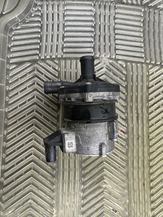 Насос водяной электрический тосола Audi E-tron 50, 55, Q8 4KE965567B