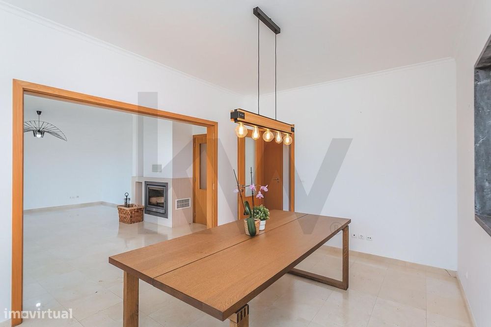 Moradia T4+2 com Jardim e Piscina para Arrendamento, junto ao Oeiras G