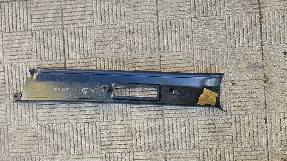 mercedes S124. Forra Pilar D direito. Novo.