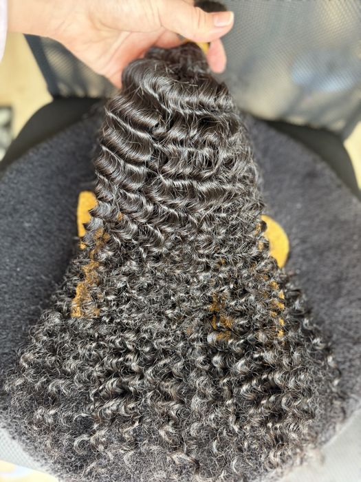 Naturalne kręcone włosy