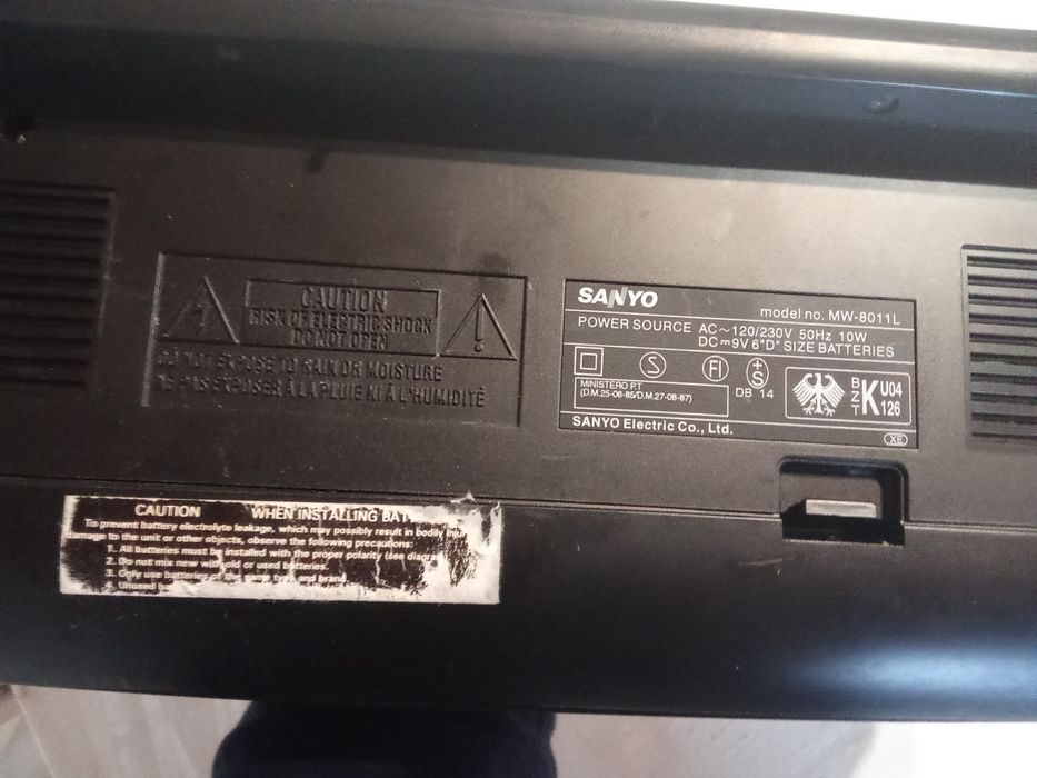 Rádio a pilhas e a eletricidade (Santo)