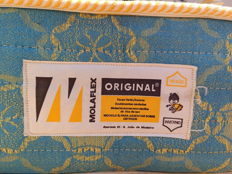 Cama c/mesinhas de cabeceira Vintage