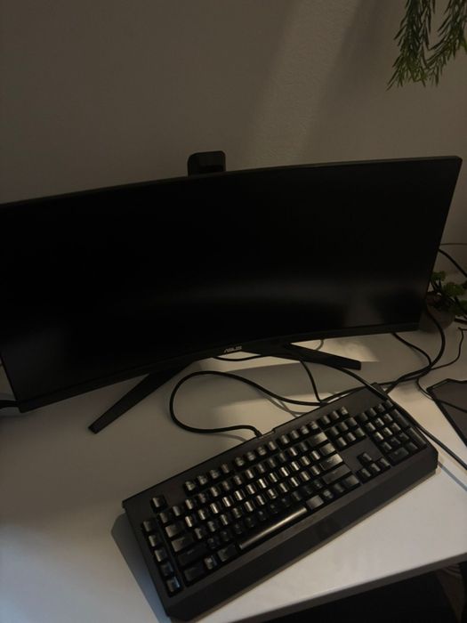 Monitor curvo gaming ASUS