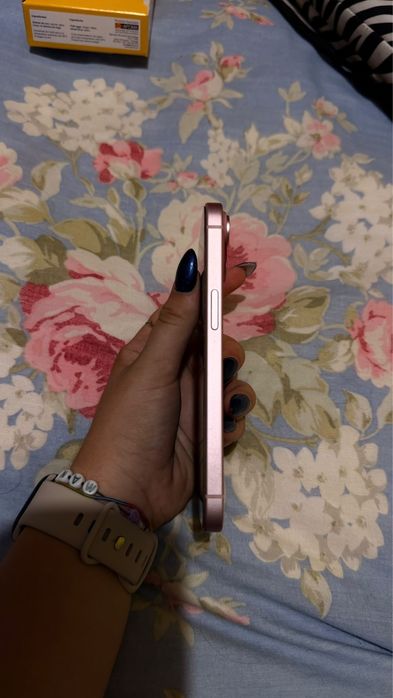 Iphone 15 128gb cor de rosa + 29 capas